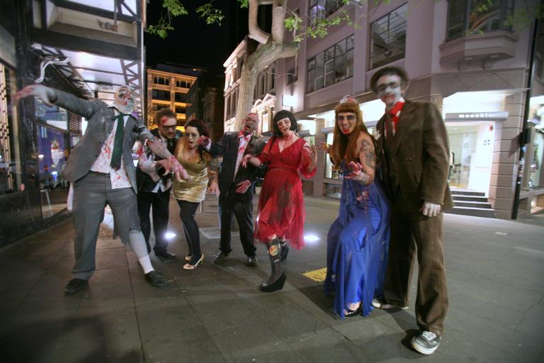  Zombies come to the city